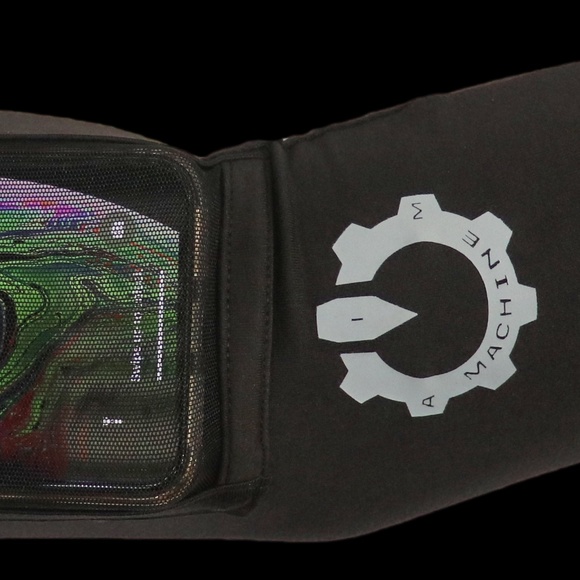 WOMEN'S SPORTS ARM SLEEVE THAT HOLDS YOUR PHONE - Picture 4 of 8